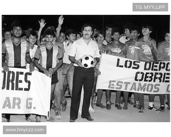 全球黑白色足球明星的传奇故事与辉煌成就解析 全球黑白色足球明星的传奇故事与辉煌成就解析