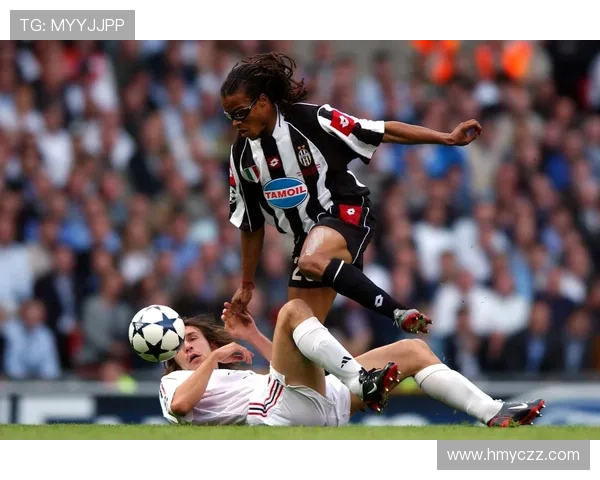 前足球明星女友的迷人风采与生活点滴照片分享 前足球明星女友的迷人风采与生活点滴照片分享