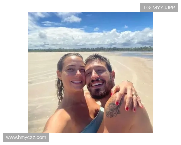 内马尔与众多足球明星亲密合影展现友谊与激情的瞬间 内马尔与众多足球明星亲密合影展现友谊与激情的瞬间